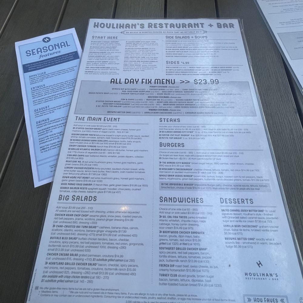 Houlihan's - Bars Near Me - Upper Arlington, Ohio