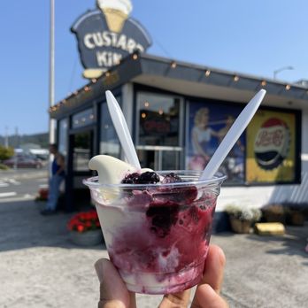 Custard King - a hand holding a cup of ice cream - Ice Cream & Frozen Yogurt Near Me - Astoria, Oregon Custard King - a hand holding a cup of ice cream - Ice Cream & Frozen Yogurt Near Me - Astoria, Oregon