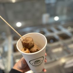 Qyuancha Teashop - Got some free fish cakes, egg, and beef balls as they are testing this offering. Loved the hot soup on a rainy day
