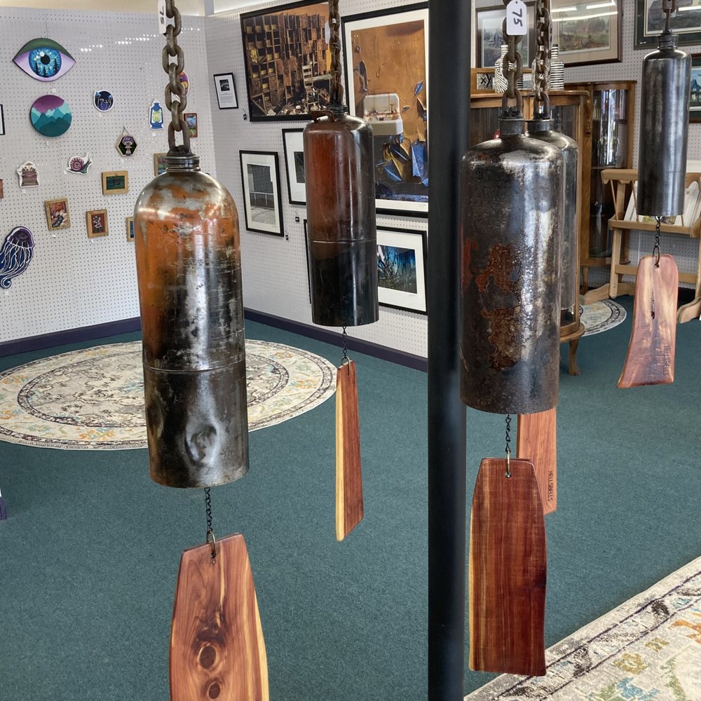 Social spots from The Hollow Log