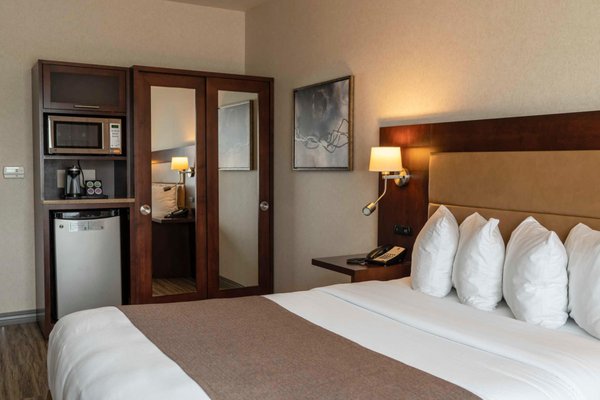 Quality Inn & Suites by null