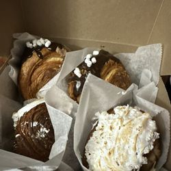 Lilla Vanilla - Lemon meringue and hot cocoa stuffed croissants