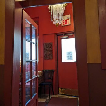 Siam Bistro - There's a chandelier. - Thai Near Me - Ottawa, Ontario