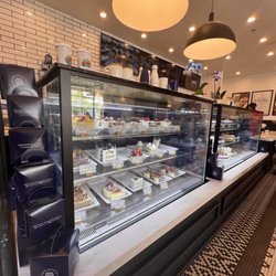 Paris Baguette - There is a soufflé cheesecake that I must try. Actually, I want to try them all - cake flight, yes please.