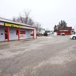 Hungry Howie's Pizza - Easy parking on site