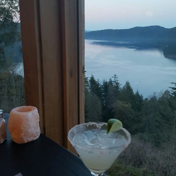 Moon Water Lodge - Margaritas at the restaurant - Hotels Near Me - Malahat, British Columbia