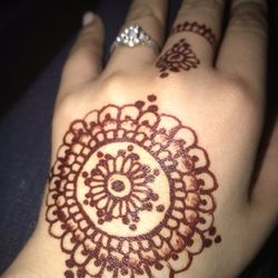 Esencia Beauty lab - Henna by the talented Yesenia they start at $10.