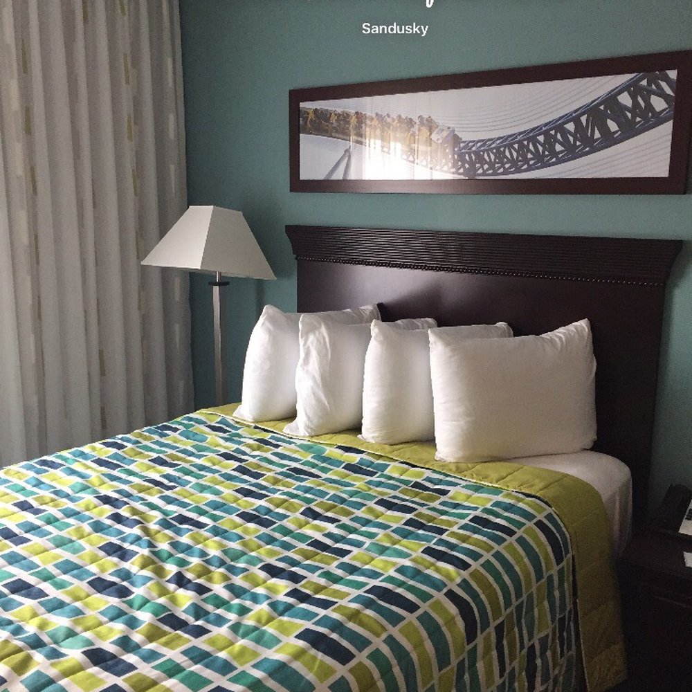 Cedar Point's Express Hotel - Hotels Near Me - Sandusky, Ohio Cedar Point's Express Hotel - Hotels Near Me - Sandusky, Ohio