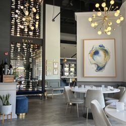SAVI Cucina + Wine Bar - Cool decor