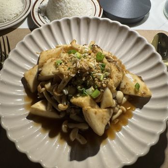 Glin Thai Bistro - Three Mushroom - Thai Near Me - Brooklyn, New York
