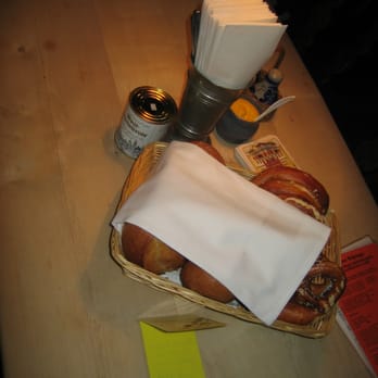 Bratwursthäusle - Napkin over bread means bread is not free. - German Near Me - Nuremberg, BY