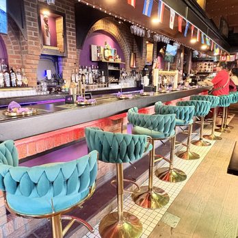 Faarzi Himalayan Bar & Grill - Interior - Wine Bars Near Me - Queens, New York