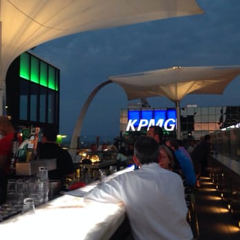 360 Rooftop Bar - Arch View - Lounges Near Me - St. Louis, Missouri