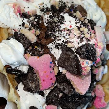 Leons ice cream shop - Bubble waffle w/ peanut butter fudge ice cream topped w/ whipped cream , Oreos , and frosted animal crackers - Ice Cream & Frozen Yogurt Near Me - Lemoore, California Leons ice cream shop - Bubble waffle w/ peanut butter fudge ice cream topped w/ whipped cream , Oreos , and frosted animal crackers - Ice Cream & Frozen Yogurt Near Me - Lemoore, California
