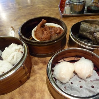 Jade Garden - Char siu baau, chicken feet, shrimp dumplings and lo mai gai. - Dim Sum Near Me - Seattle, Washington Jade Garden - Char siu baau, chicken feet, shrimp dumplings and lo mai gai. - Dim Sum Near Me - Seattle, Washington