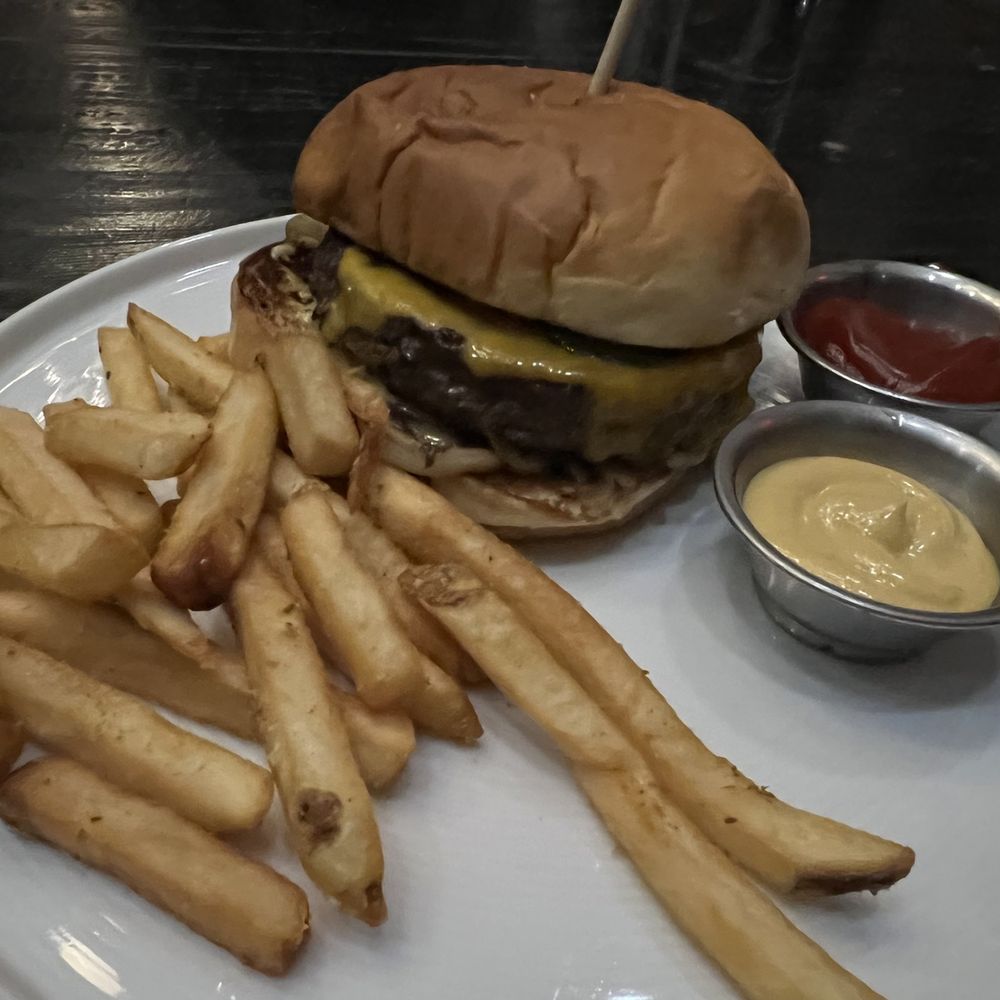 Service Bar - Burger - New American Near Me - Columbus, Ohio
