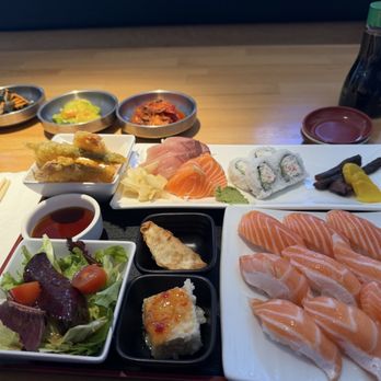 Hiyori - salmon bento - Japanese Near Me - Cypress, California