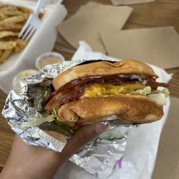 Deluxe bacon cheeseburger Deluxe bacon cheeseburger