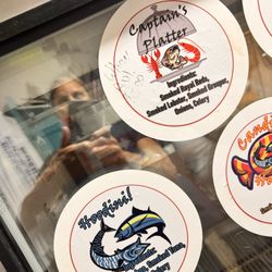 Mineral Springs Seafood & Bait - Houdini & Captain's Platter with ingredients.