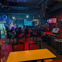 Quarter Note Bar and Grill - Tables and dance floor