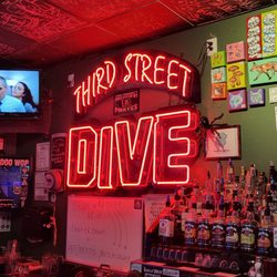 Great neon!!!  Love all the ceiling grafity!