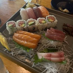 Sushi sashimi platter