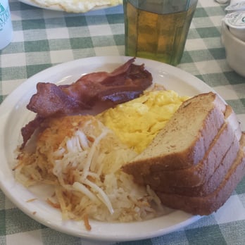 Pine Country Restaurant - Breakfast & Brunch Near Me - Williams, Arizona