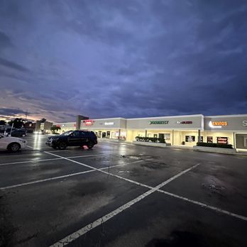 Omg Thrift - Plaza parking lot - Women's Clothing Near Me - Casselberry, Florida Omg Thrift - Plaza parking lot - Women's Clothing Near Me - Casselberry, Florida