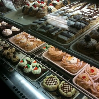 Carlo's Bakery - Bakeries Near Me - Hoboken, New Jersey
