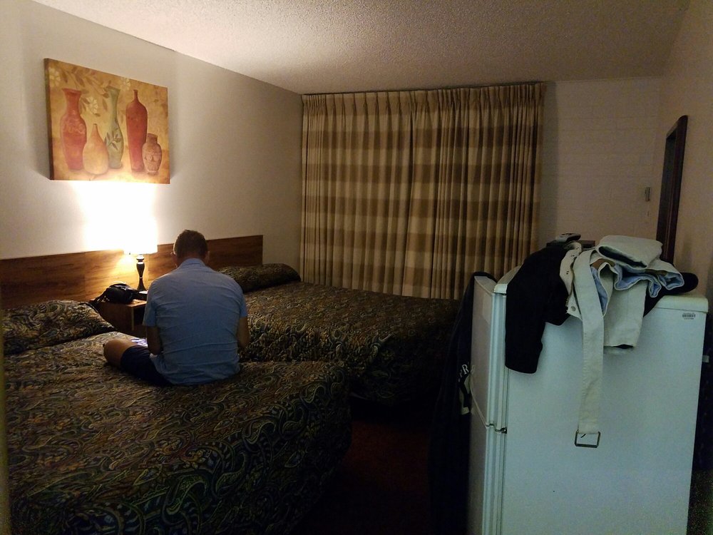 ASH FORK INN Updated September 2024 18 Photos & 24 Reviews 859 W