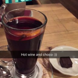 Hot wine and caramel praline