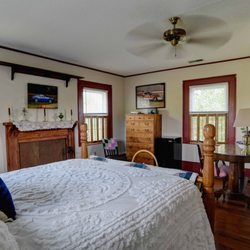 The Sidecar Inn Bed & Breakfast - Kyle's Corner Bedroom