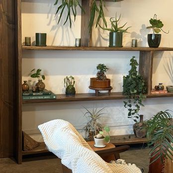 Plantoem - Cafes Near Me - Honolulu, Hawaii