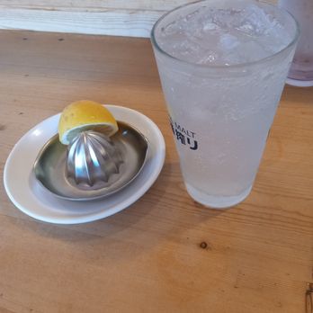 Tetsumen Ramen - they mean it when they say fresh squeezed lemon highball - you squeeze it yourself :D - Ramen Near Me - Hilo, Hawaii Tetsumen Ramen - they mean it when they say fresh squeezed lemon highball - you squeeze it yourself :D - Ramen Near Me - Hilo, Hawaii