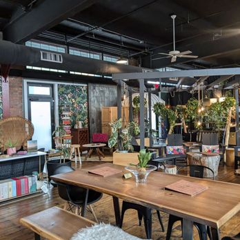 Putnam’s vine/yard - Wine Bars Near Me - Hartford, Vermont Putnam’s vine/yard - Wine Bars Near Me - Hartford, Vermont