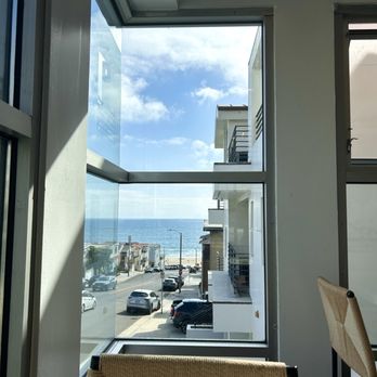 The Hive - Cafes Near Me - Manhattan Beach, California