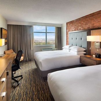 DoubleTree by Hilton Toronto Airport - Guest room - Hotels Near Me - Toronto, Ontario DoubleTree by Hilton Toronto Airport - Guest room - Hotels Near Me - Toronto, Ontario