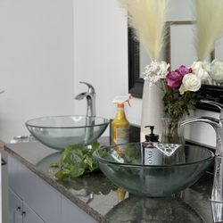 1st Spa & Nails - Wash station