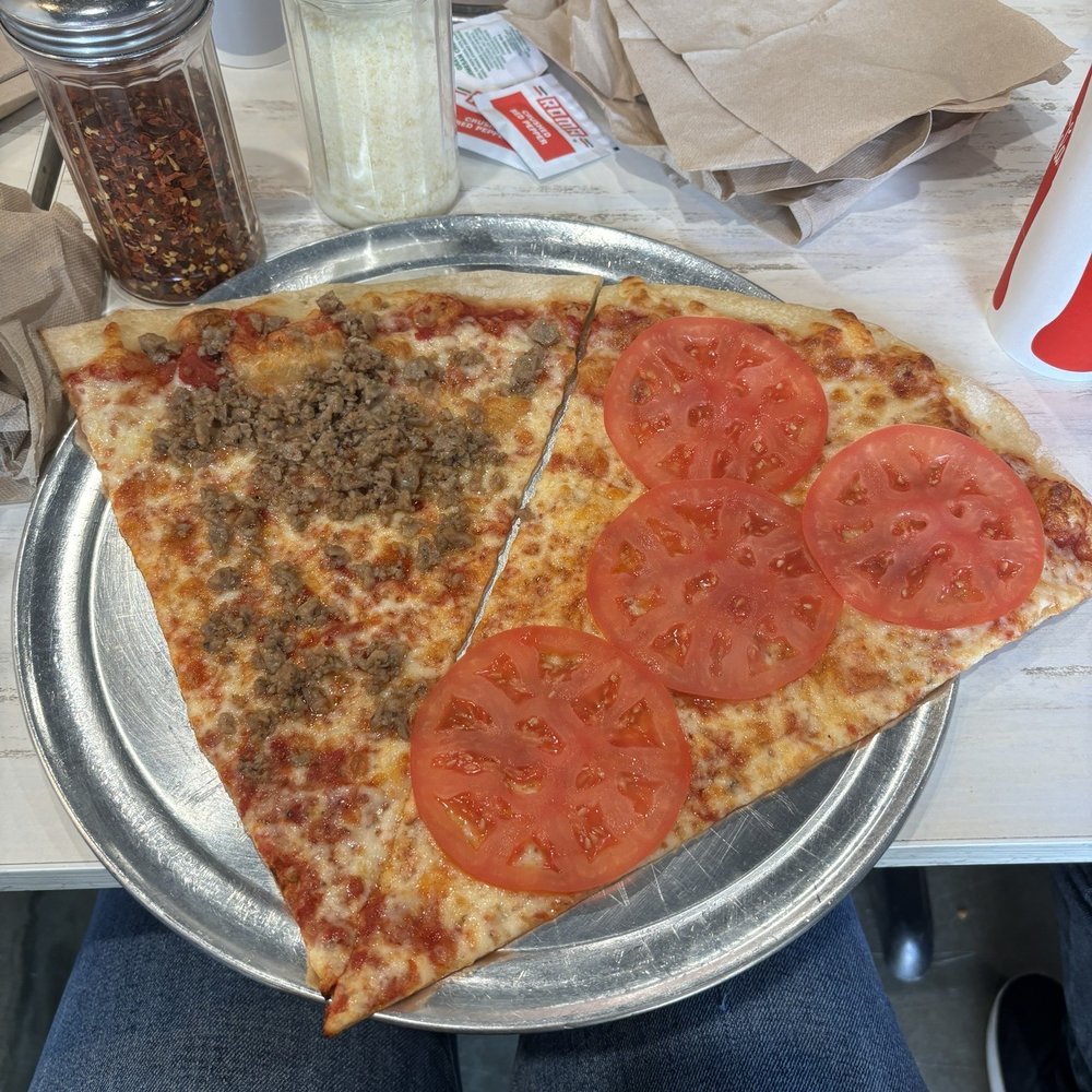 Sausage and tomato pizza Sausage and tomato pizza