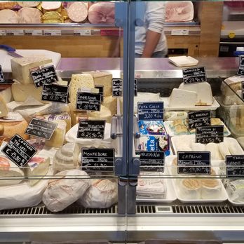 Eataly - Cheese Counter - Italian Near Me - Genova, GE