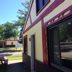 Sun 'n Snow Motel - Don't be fooled by its charming outward appearance