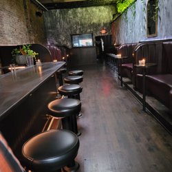 No Hard Feelings - Bar empty