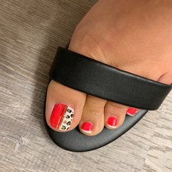 Unique Nails - Pedicure
