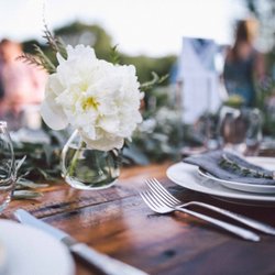 Modern West Floral Company - Outdoor wedding greens and whites floral tablescape