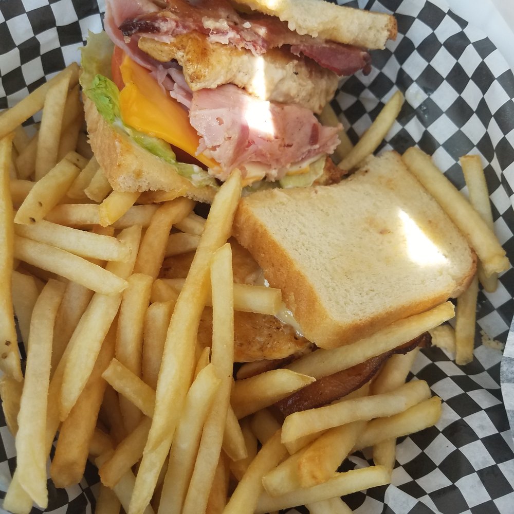 I-70 Diner - Club with Fries that Taste Like Fish - Diners Near Me - Flagler, Colorado