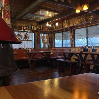 The Chowder Barge - Sitting location - Seafood Near Me - Wilmington, California