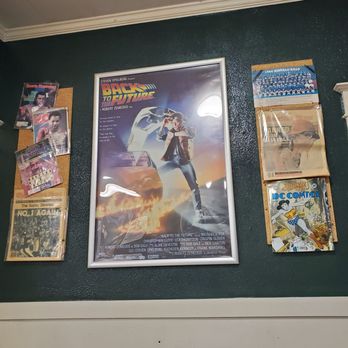 A Slice of the 80's - Decor - Pizza Near Me - Bradford, Pennsylvania