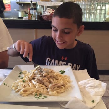 Nonna's Trattoria - Chicken fettuccini Alfredo - Italian Near Me - St Augustine, Florida