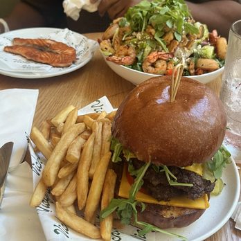 Vicky's All Day - Mediterranean Salad Classic Cheese Burger - Breakfast & Brunch Near Me - Los Angeles, California Vicky's All Day - Mediterranean Salad Classic Cheese Burger - Breakfast & Brunch Near Me - Los Angeles, California