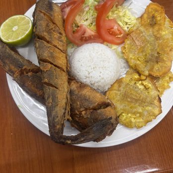 La Cueva Del Indio Cafe - Fish with white rice and tostones - Puerto Rican Near Me - Chicago, Illinois La Cueva Del Indio Cafe - Fish with white rice and tostones - Puerto Rican Near Me - Chicago, Illinois